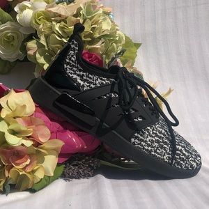 💼 Mesh Lace Up Sneaker